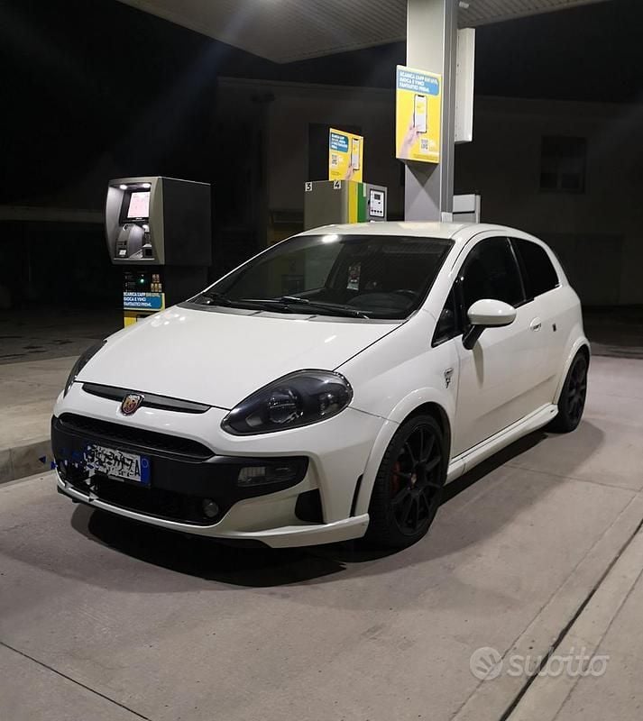 Bianco Usata 2010 Abarth Punto Evo Due volumi | 12.400 € (Buon prezzo) - Immagine 1/4