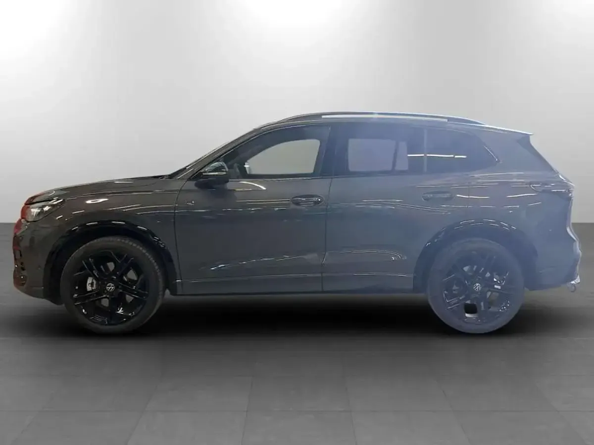 Usata VW Tiguan Allspace R-line 193 CV (141 kW) 2025 Dolphin grey metallizzato SUV