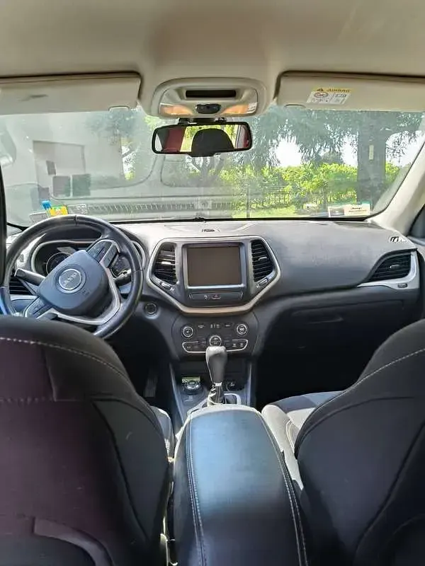 Usata Jeep Cherokee Longitude 185 CV (136 kW) 2015 Grigio SUV