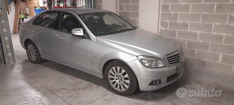 Usata Mercedes C220 Elegance 170 CV (125 kW) 2007 Grigio Berlina