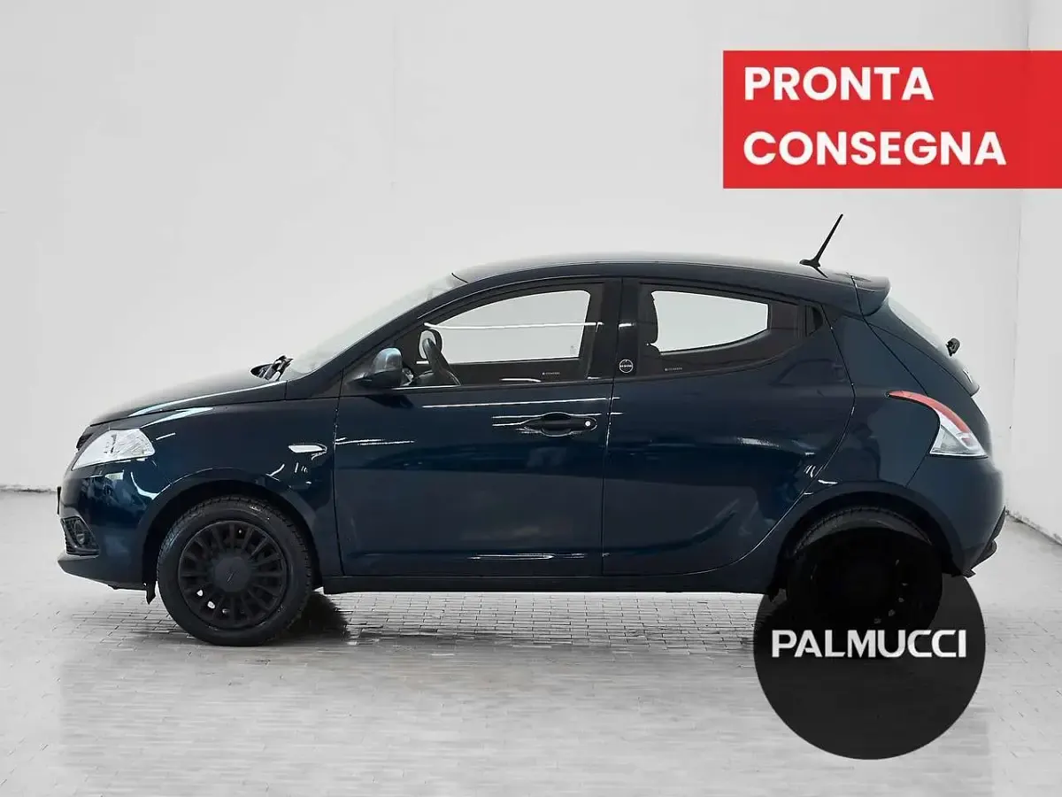Usata Lancia Ypsilon Gold 69 CV (50 kW) 2021 Blu/azzurro Utilitaria