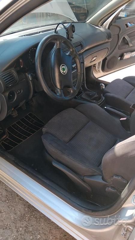 Usata Skoda Superb 2005 Grigio Berlina