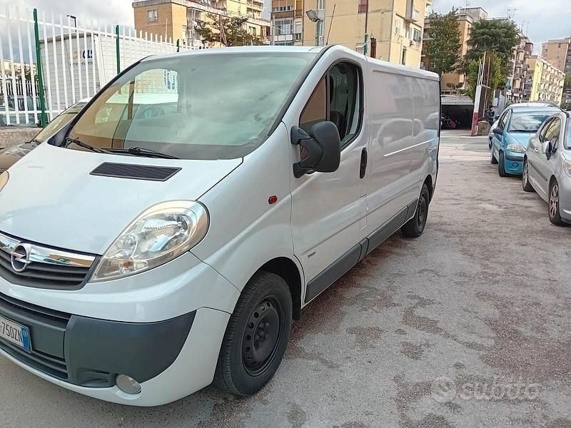 Usata Opel Vivaro 120 CV (88 kW) 2013 Bianco Monovolume