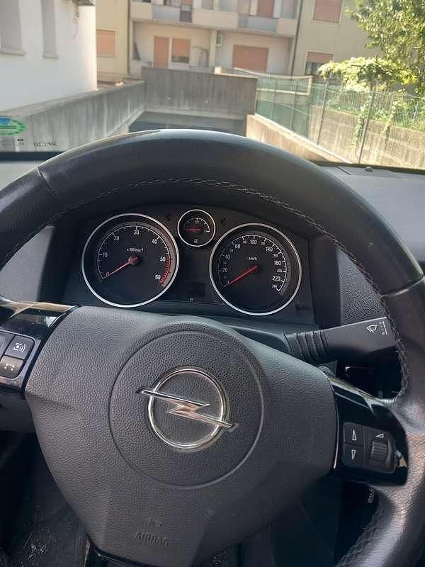 Usata Opel Astra Cosmo 110 CV (80 kW) 2009 Berlina