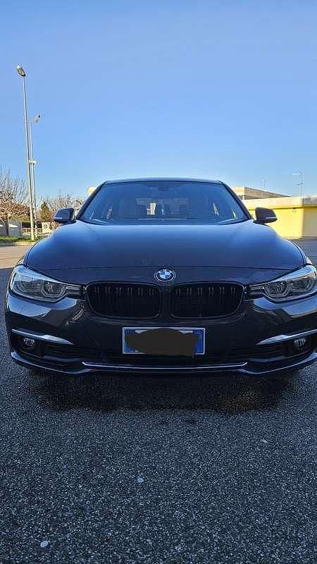 Usata 2015 BMW 320 Luxury Line Tre volumi | 15.000 € (Buon prezzo) - Immagine 1/4