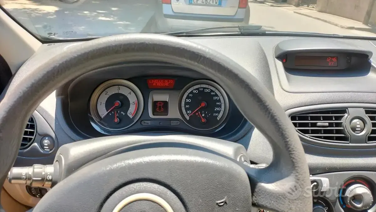 Usata Renault Clio II 65 CV (47 kW) 2006 Grigio Berlina