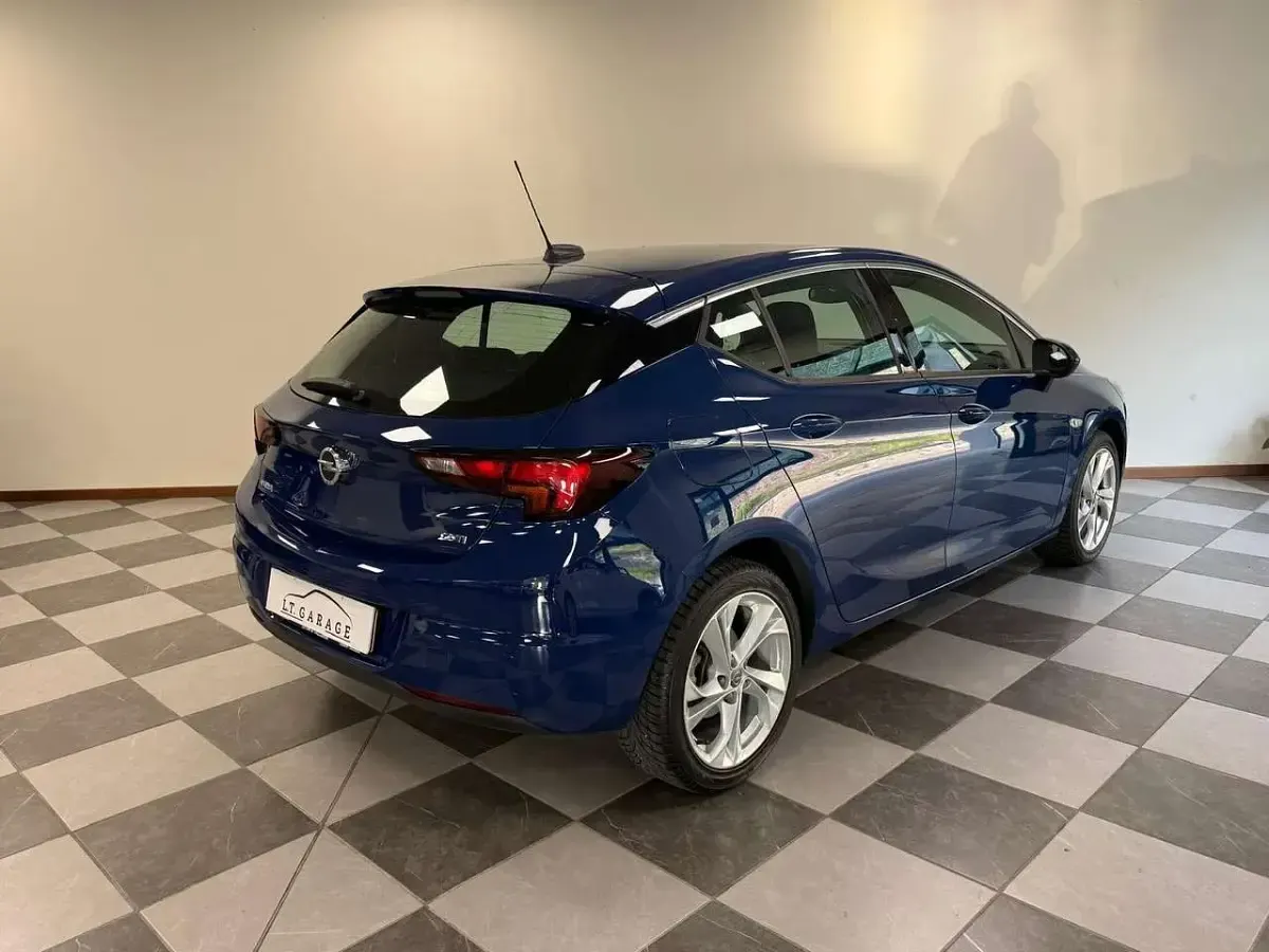Usata Opel Astra Dynamic 110 CV (80 kW) 2018 Blu/azzurro Berlina