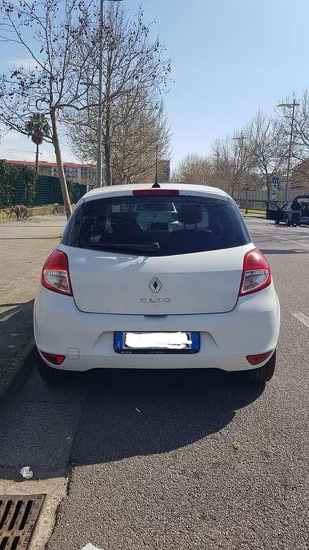 Usata Renault Clio II Dynamique 75 CV (55 kW) 2009 Berlina