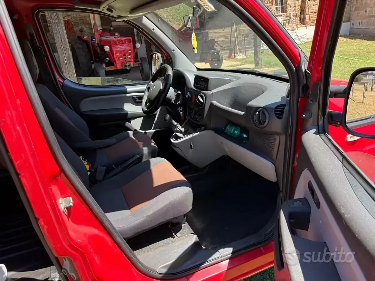 Usata Fiat Doblò 75 CV (55 kW) 2009 Rosso Monovolume