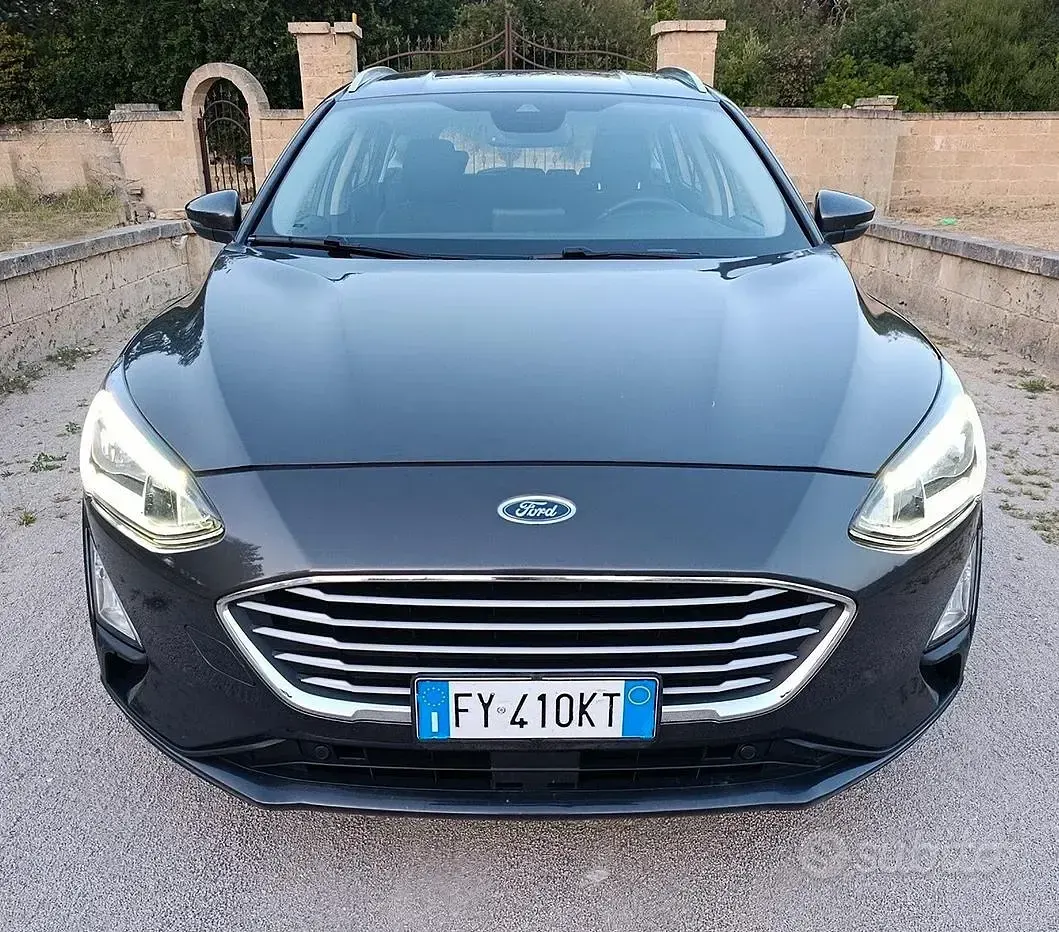Usata Ford Focus Vignale 120 CV (88 kW) 2019 Grigio Station wagon