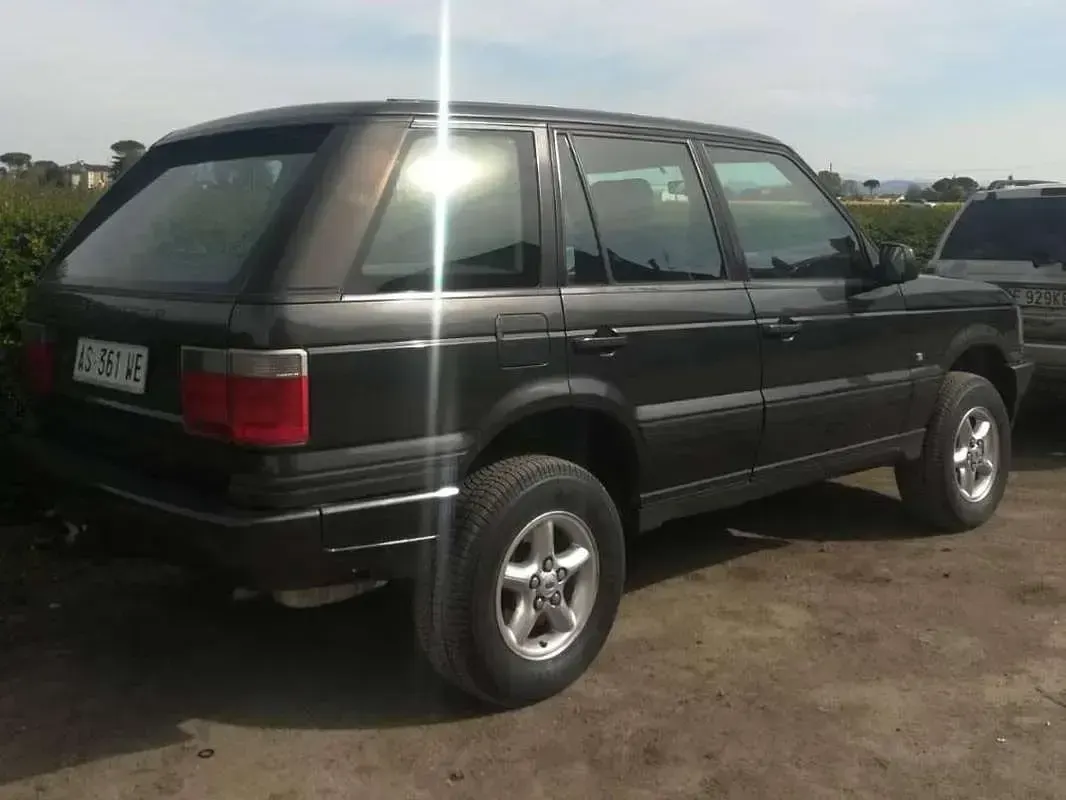Usata Land Rover Range Rover 137 CV (100 kW) 1998 Nero SUV