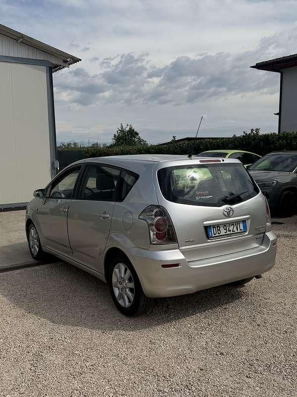 Usata Toyota Corolla Verso 136 CV (100 kW) 2006 Argento Monovolume