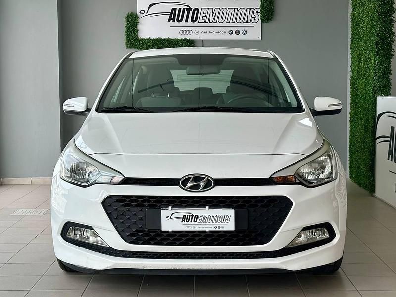 Usata Hyundai i20 Classic 75 CV (55 kW) 2015 Bianco Berlina