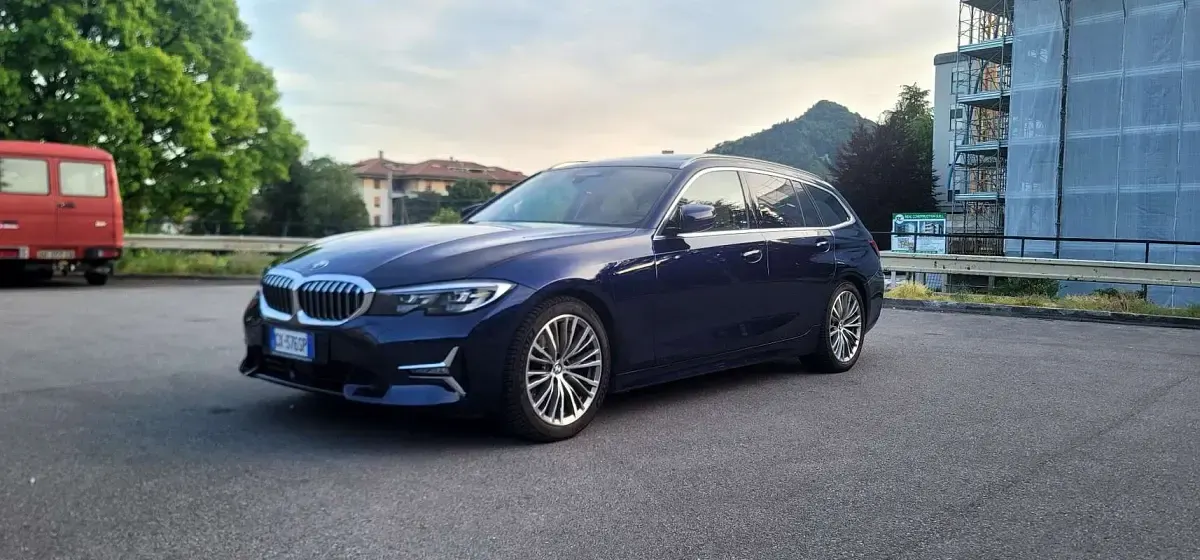 Usata BMW 320 Luxury Line 190 CV (139 kW) 2021 Blu/azzurro Station wagon