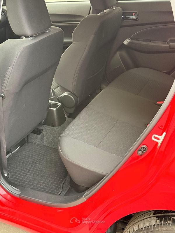 Usata Suzuki Swift 83 CV (61 kW) 2023 Rosso Utilitaria