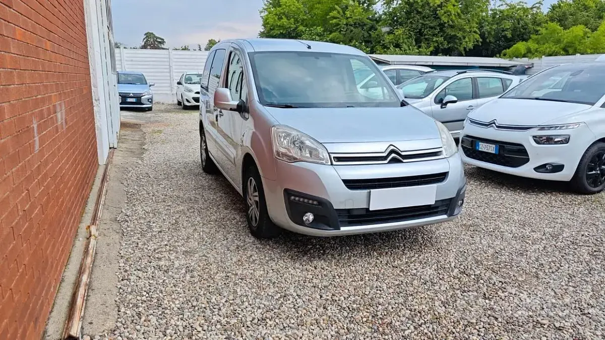 Usata Citroën Berlingo Feel 99 CV (72 kW) 2017 Grigio Monovolume