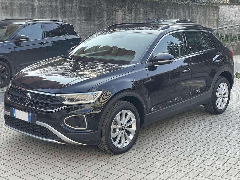 Usata VW T-Roc Life 110 CV (80 kW) 2022 Deep black perlato SUV