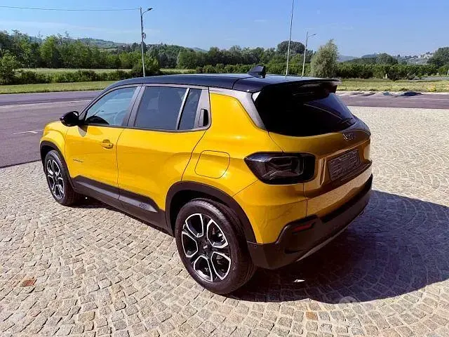 Usata Jeep Avenger Summit 101 CV (74 kW) 2023 Giallo SUV