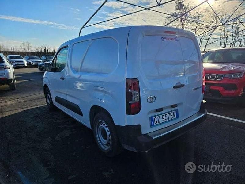 Usata Toyota Proace City City 130 CV (95 kW) 2025 Bianco Monovolume