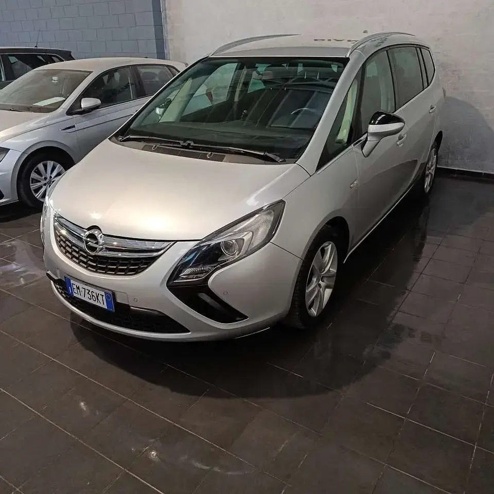 Usata Opel Zafira Tourer 150 CV (110 kW) 2012 Argento Monovolume