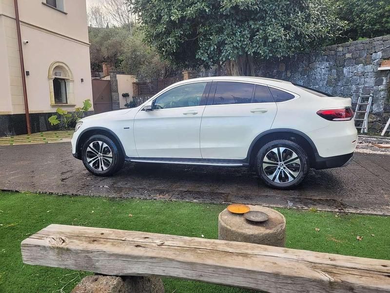 Usata Mercedes GLC300e 194 CV (142 kW) 2021 Bianco Coupé