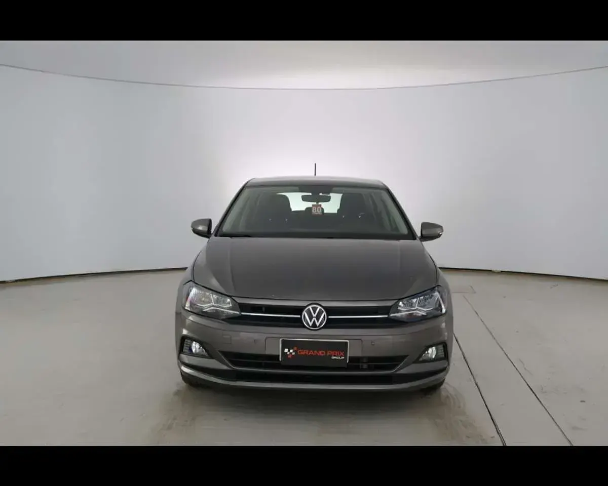 Usado VW Polo Comfortline 95 CV (69 kW) 2021 Gris Utilitario