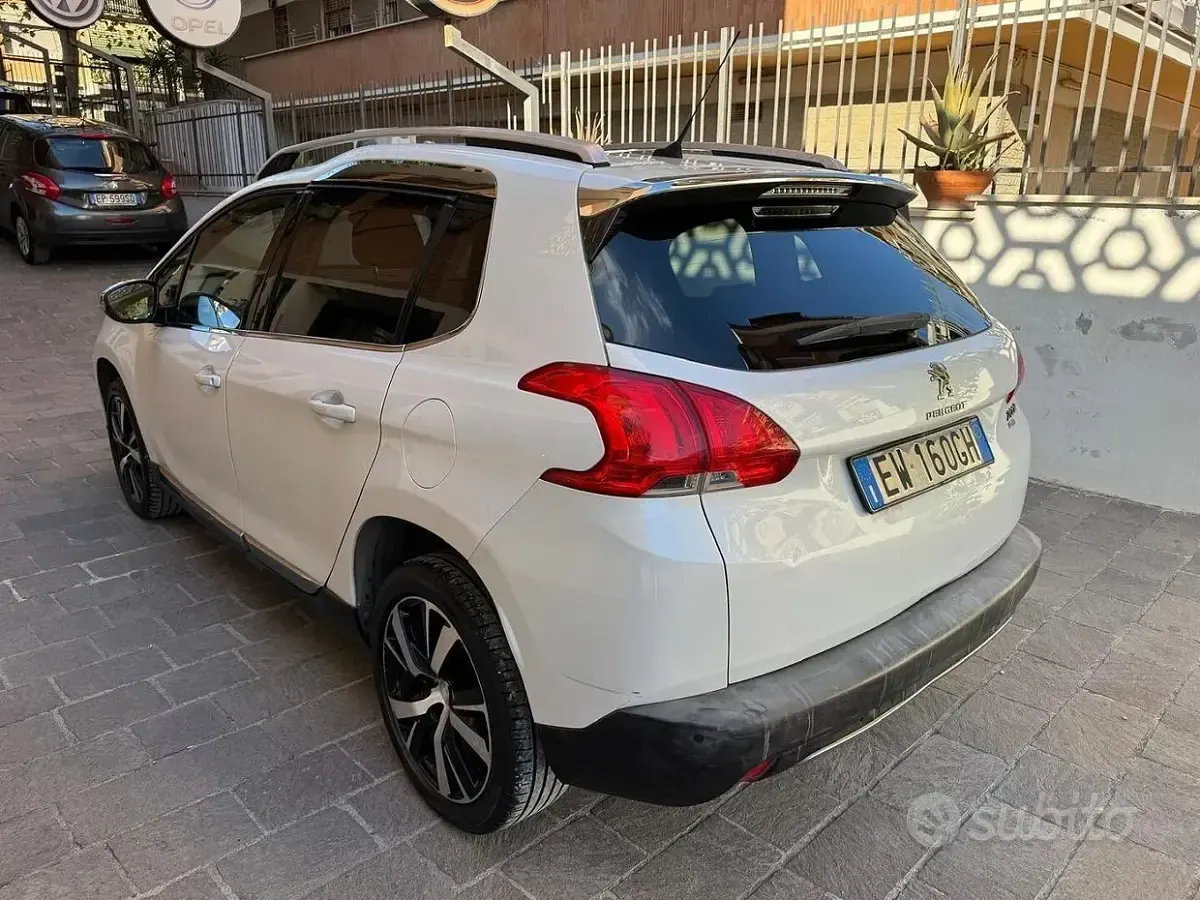 Usata Peugeot 2008 Allure 114 CV (83 kW) 2014 Bianco SUV