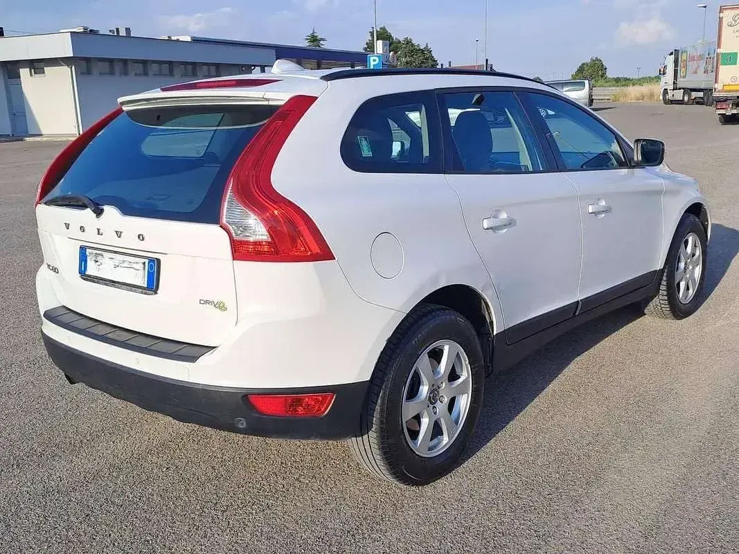 Usata Volvo XC60 Kinetic 163 CV (119 kW) 2012 Bianco SUV