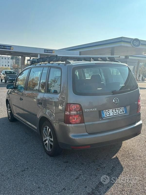 Usata VW Touran 105 CV (77 kW) 2008 Marrone Monovolume