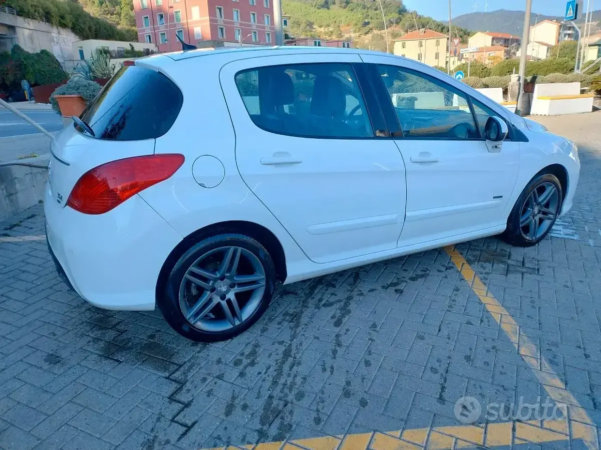 Usata Peugeot 308 Sportium 112 CV (82 kW) 2012 Bianco Berlina