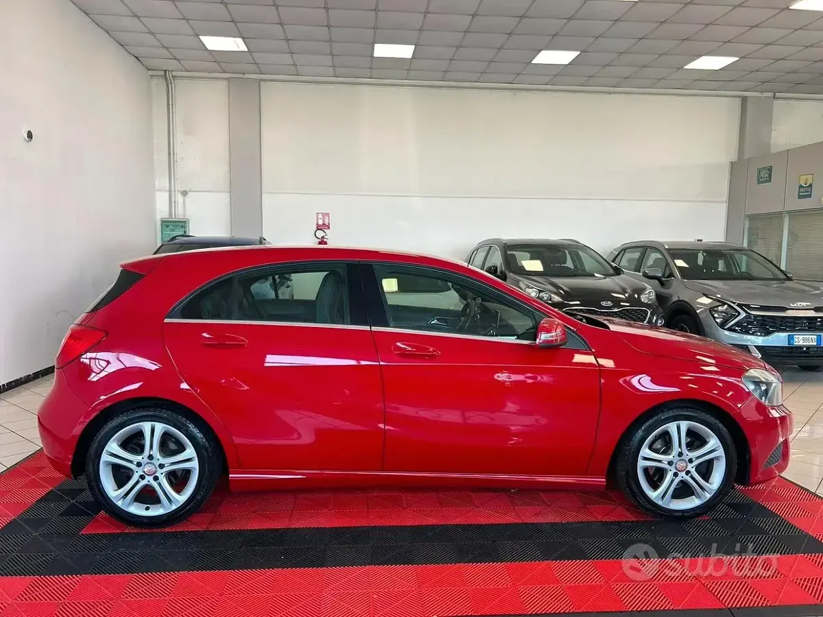 Usata Mercedes A180 122 CV (89 kW) 2014 Rosso Utilitaria