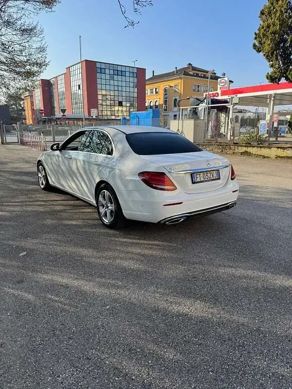 Usata Mercedes E200 150 CV (110 kW) 2017 Bianco Berlina