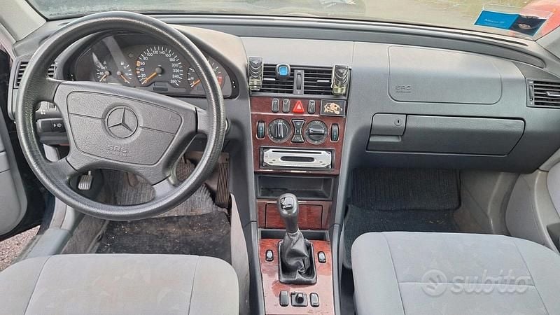 Usata Mercedes C200 Classic 191 CV (140 kW) 1997 Blu Berlina