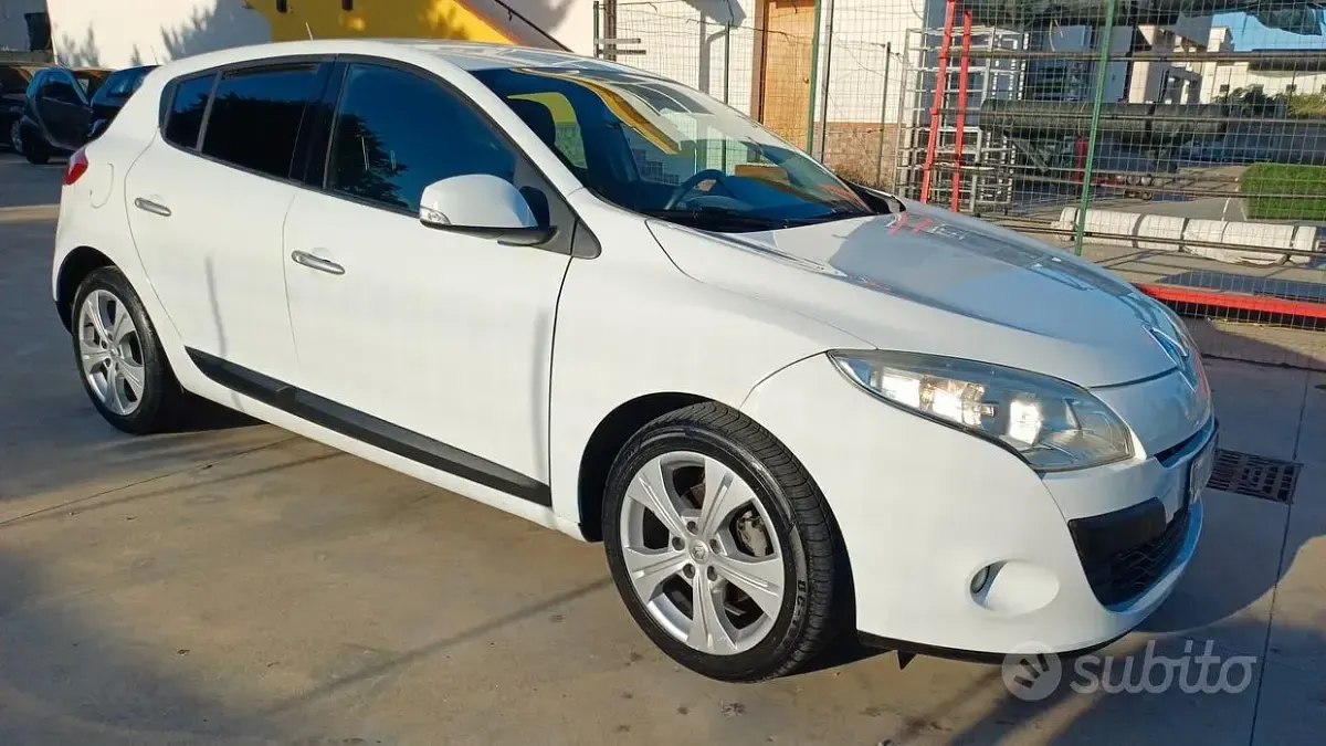 Usata Renault Mégane Dynamique 110 CV (80 kW) 2009 Bianco Berlina