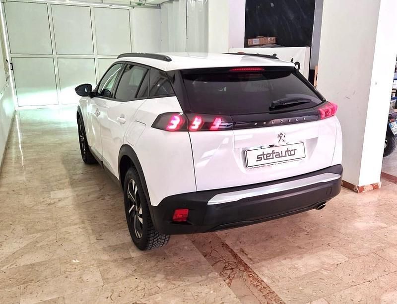 Usata Peugeot 2008 Allure 130 CV (95 kW) 2022 Bianco SUV