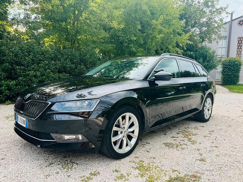 Usata Skoda Superb 120 CV (88 kW) 2017 Nero Station wagon