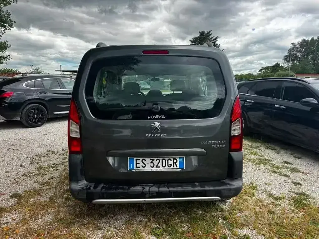 Usata Peugeot Partner Tepee S 92 CV (67 kW) 2013 Grigio Monovolume