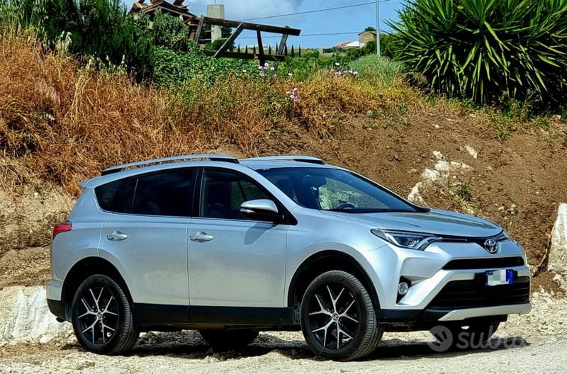 Usata 2016 Toyota RAV4 Style SUV | 14.500 € (Buon prezzo) - Immagine 1/4