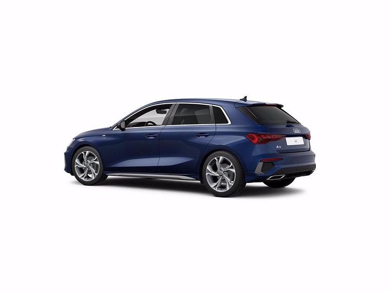 Usata Audi A3 S-Line 150 CV (110 kW) 2023 Blu navarra metallizzato Berlina