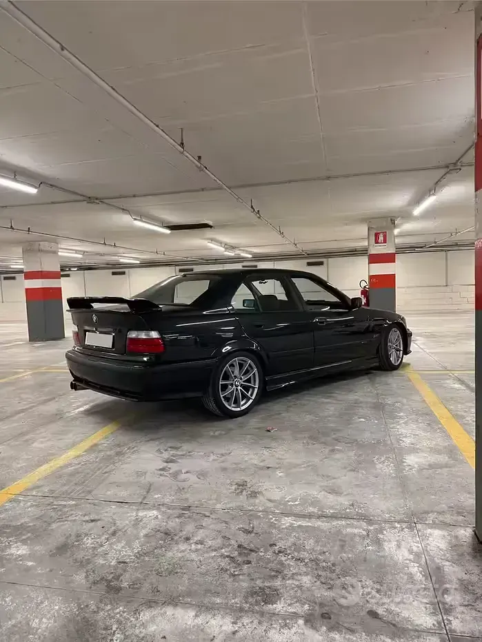 Usata BMW 320 150 CV (110 kW) 1993 Nero Berlina
