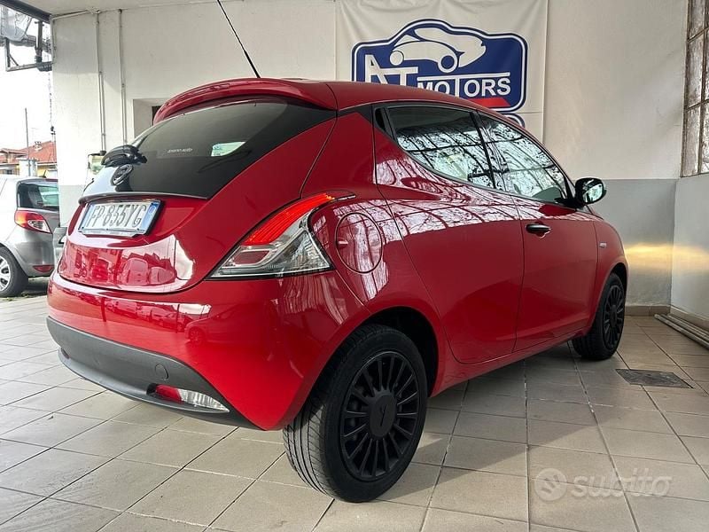 Usata Lancia Ypsilon 69 CV (50 kW) 2018 Rosso Utilitaria