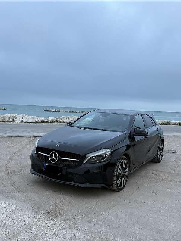 Usata 2018 Mercedes CLA200 Urban Berlina | 16.200 € (Super prezzo) - Immagine 1/4