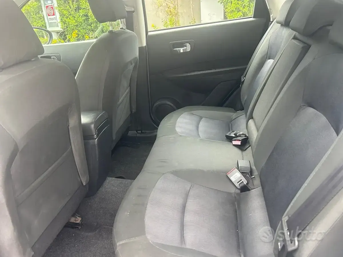 Usata Nissan Qashqai N-TEC 150 CV (110 kW) 2011 Grigio SUV