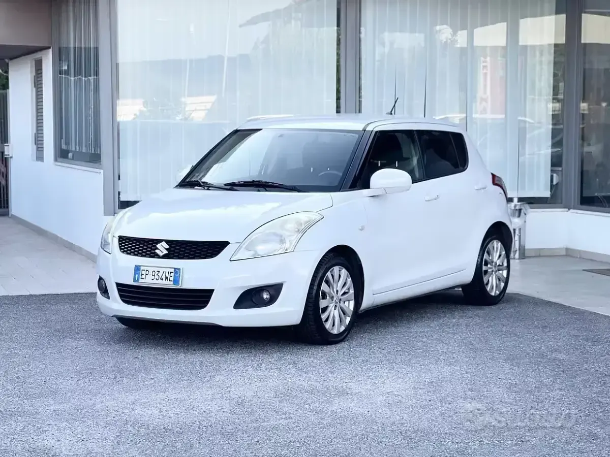 Usata Suzuki Swift 94 CV (69 kW) 2013 Bianco Utilitaria