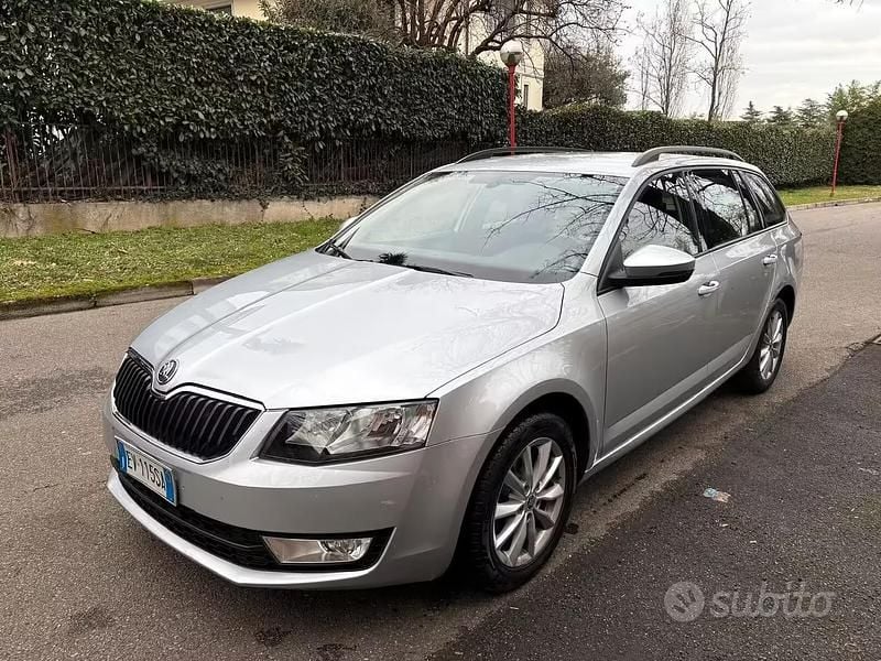 Usata Skoda Octavia Elegance 105 CV (77 kW) 2015 Grigio Utilitaria