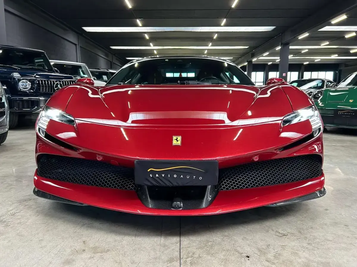 Usata Ferrari SF90 999 CV (734 kW) 2023 Extracampionario Cabrio