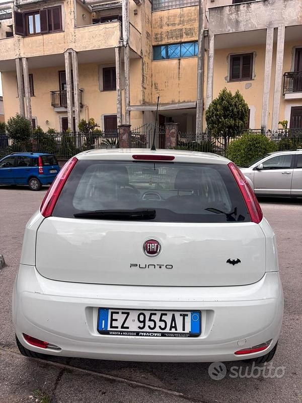 Usata Fiat Punto Street 77 CV (56 kW) 2015 Bianco Utilitaria