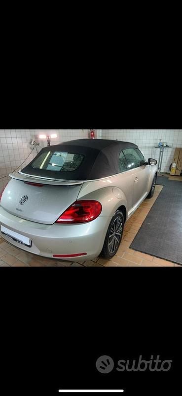 Usata VW Beetle Cabriolet Design 105 CV (77 kW) 2016 Grigio Cabrio