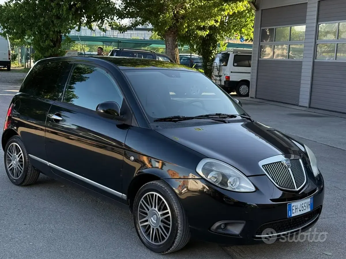 Usata Lancia Ypsilon Platinum 75 CV (55 kW) 2011 Nero Utilitaria