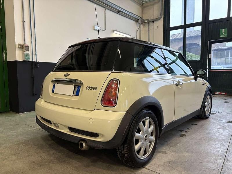 Begagnad Mini Cooper 116 HK (85 kW) 2003 Vit Halvkombi